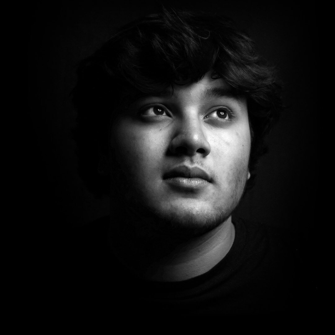 Black and white portrait of an Argentine actor looking directly at camera